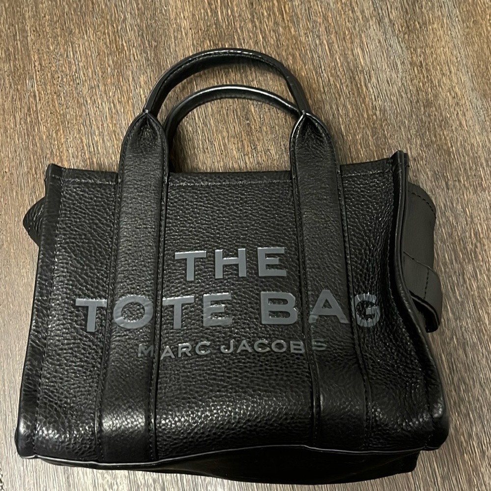 Mark Jacobs tote bag size small in black no flaws